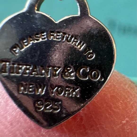 Authentic Tiffany & Co. Heart earrings. - Picture 5 of 5